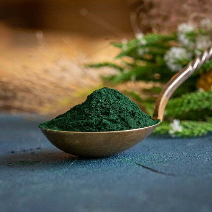 Organic green spirulina powder