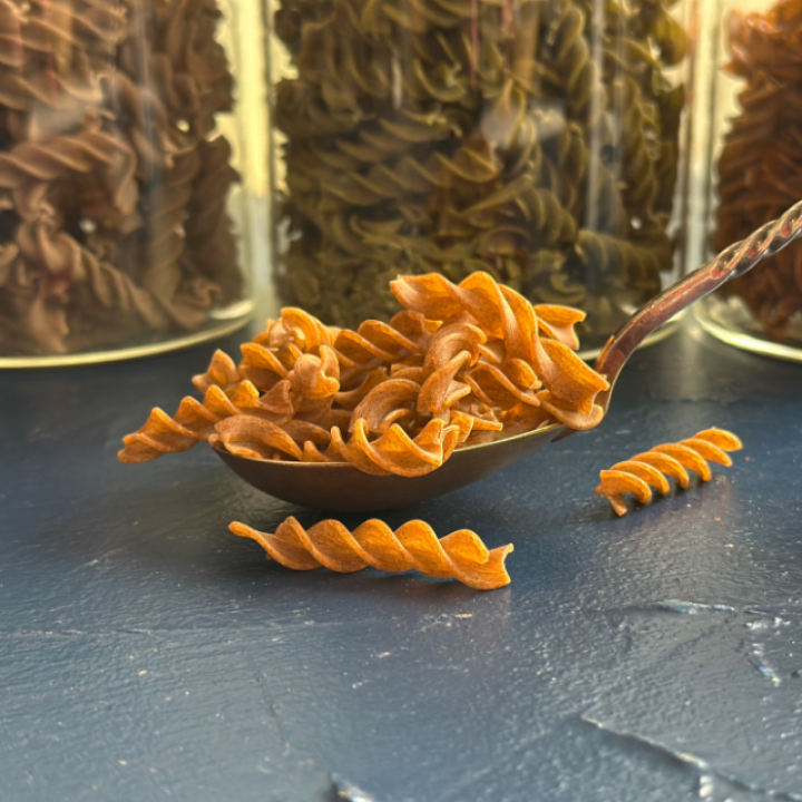 Органическая паста из красной чечевицы FUSILLI с морским салатом