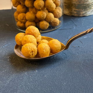 Organic dried pineapple balls