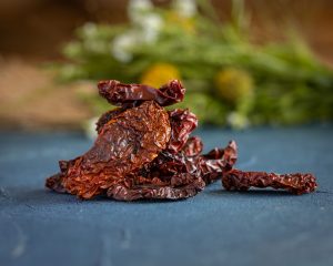 Bioloģiski saulē kaltēti tomāti