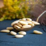 Органический бланшированный миндаль