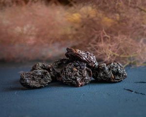 Bioloģiskas žāvētas plūmes bez kauliņiem