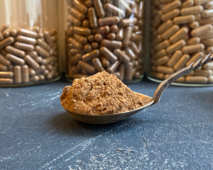 Bioloģisks lakas plakanpiepes (reishi) sēņu pulveris