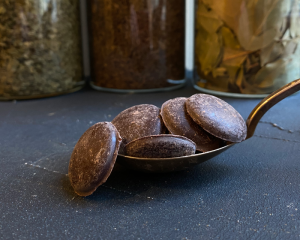 Organic cocoa mass chips