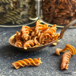 Органическая паста из красной чечевицы FUSILLI с морским салатом