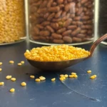 Органические очищенные и разделенные бобы мунг (RAW)